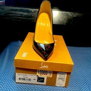 Christian louboutin ladies heel red bottom wore once.